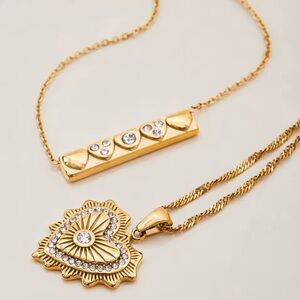 NEW 18K GOLD PLATED LAYERED SET ‘AMORÉ VINTAGE’ – HEART + BAR PENDANT
